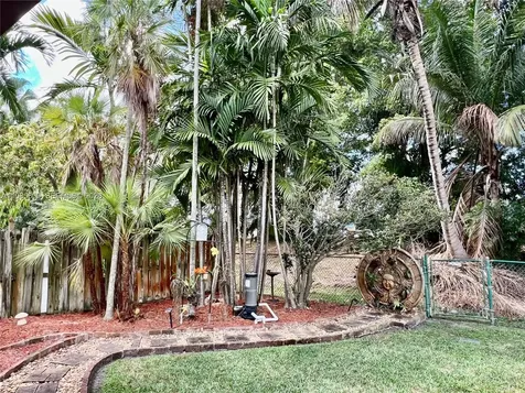 2102 NW 193rd Avenue Pembroke Pines FL 33029
