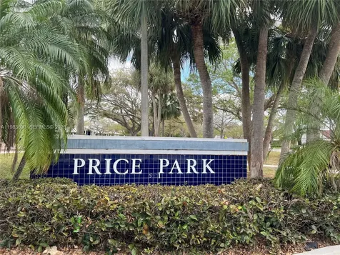 2102 NW 193rd Avenue Pembroke Pines FL 33029