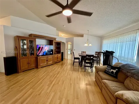 2102 NW 193rd Avenue Pembroke Pines FL 33029