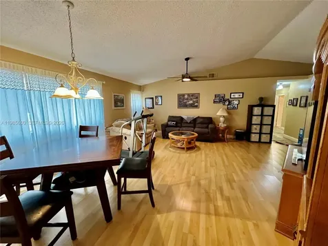 2102 NW 193rd Avenue Pembroke Pines FL 33029