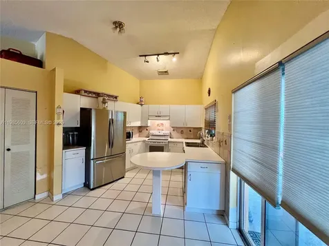 2102 NW 193rd Avenue Pembroke Pines FL 33029