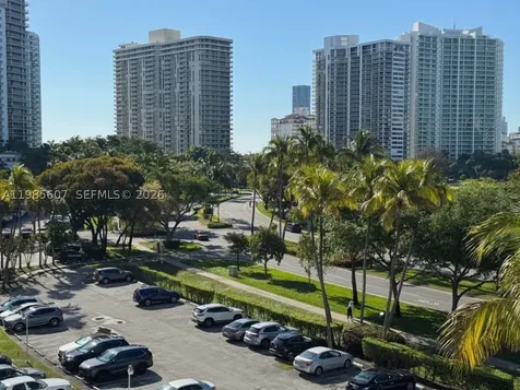 3675 N Country Club Drive Aventura FL 33180