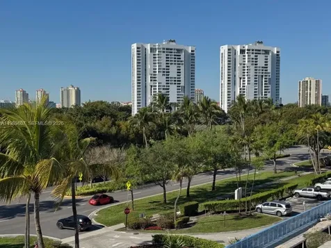 3675 N Country Club Drive Aventura FL 33180