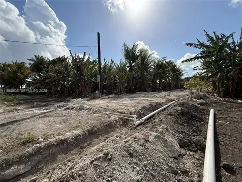 16455 SW 207 Miami FL 33187
