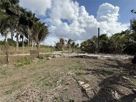 16455 SW 207 Miami FL 33187