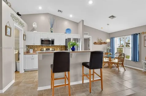 2707 NE 5th Avenue Other City - In The State Of Florida FL 33909