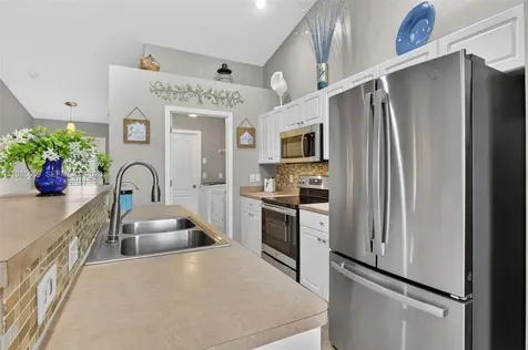 2707 NE 5th Avenue Other City - In The State Of Florida FL 33909