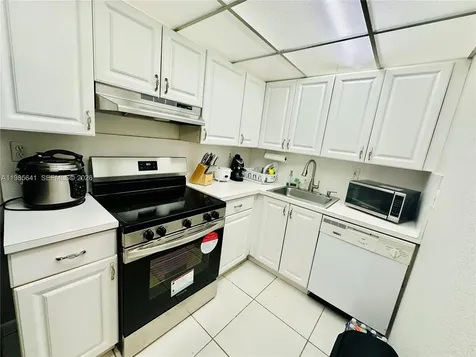 17530 NW 68th Avenue Hialeah FL 33015
