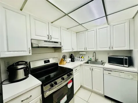 17530 NW 68th Avenue Hialeah FL 33015