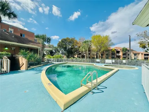 17530 NW 68th Avenue Hialeah FL 33015