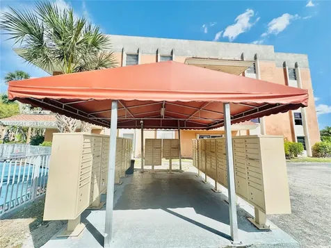 17530 NW 68th Avenue Hialeah FL 33015