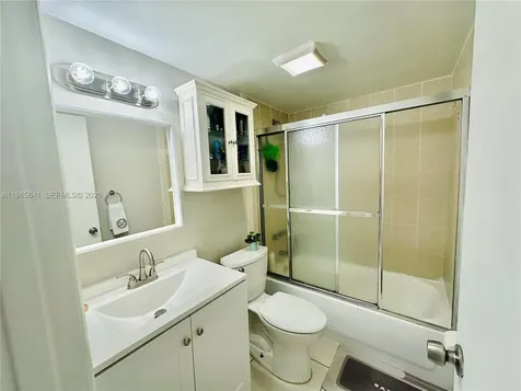 17530 NW 68th Avenue Hialeah FL 33015