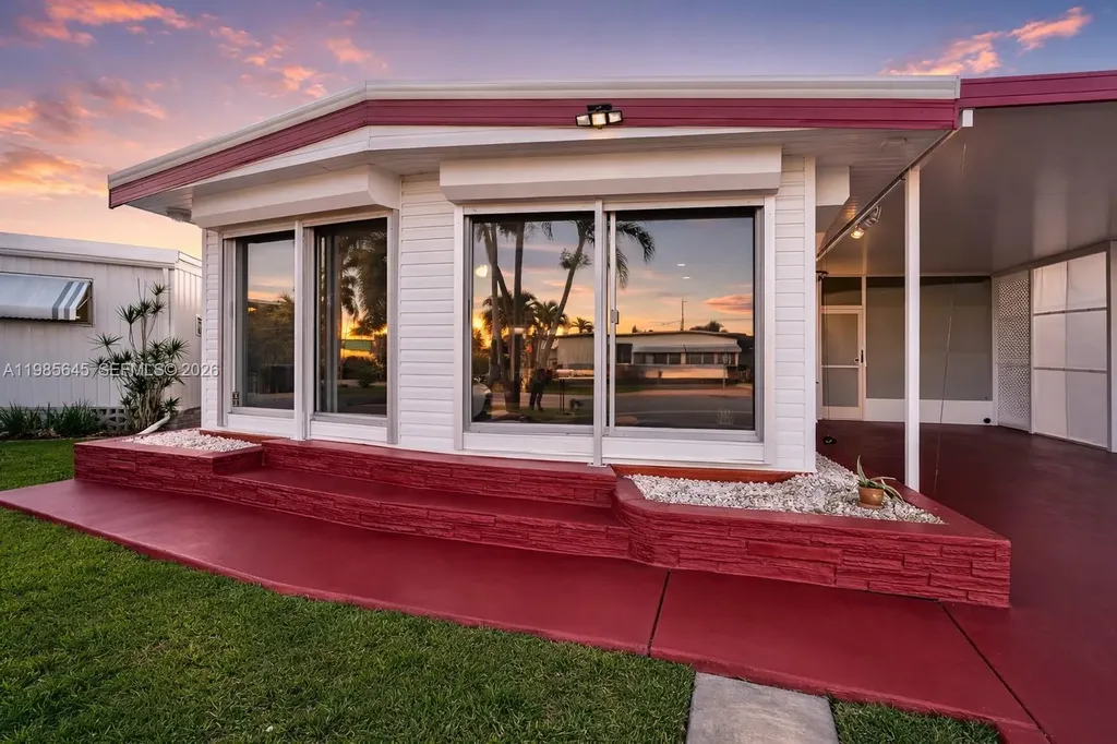 2260 SW 85th Way Davie FL 33324