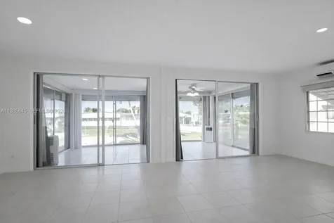 2260 SW 85th Way Davie FL 33324