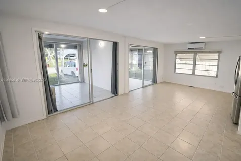 2260 SW 85th Way Davie FL 33324