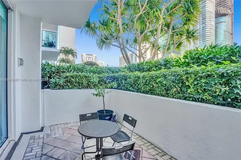 31 SE 5th Street Miami FL 33131