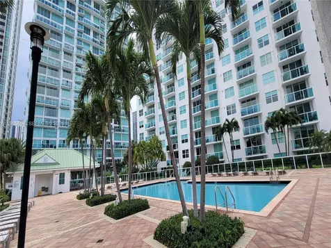 31 SE 5th Street Miami FL 33131