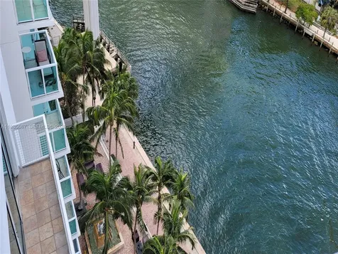 31 SE 5th Street Miami FL 33131