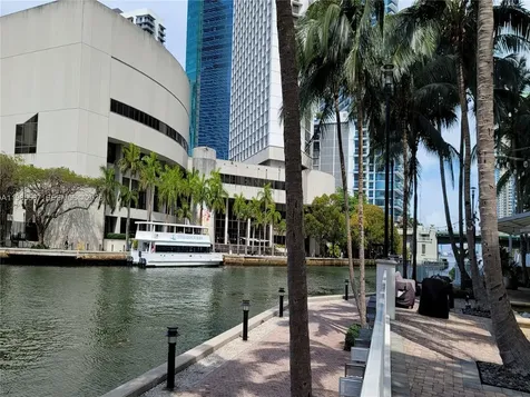 31 SE 5th Street Miami FL 33131