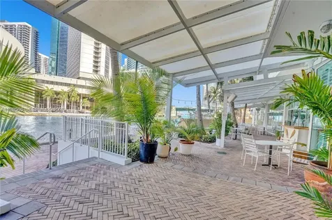 31 SE 5th Street Miami FL 33131