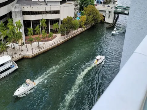31 SE 5th Street Miami FL 33131
