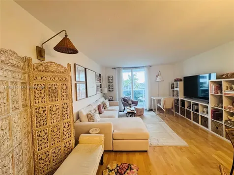 7928 West Drive North Bay Village FL 33141