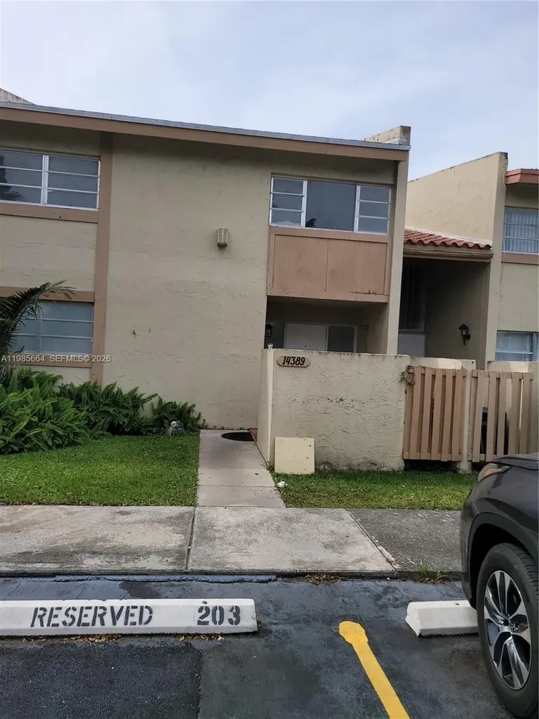 14389 Kendale Lakes Circle Miami FL 33183