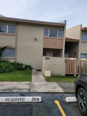 14389 Kendale Lakes Circle Miami FL 33183