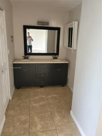14389 Kendale Lakes Circle Miami FL 33183