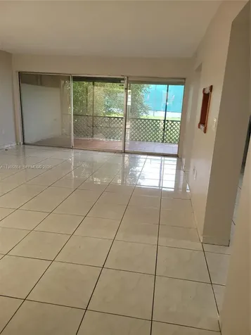 14389 Kendale Lakes Circle Miami FL 33183