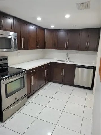 14389 Kendale Lakes Circle Miami FL 33183