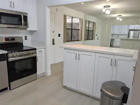 601 Ives Dairy Road Miami FL 33179