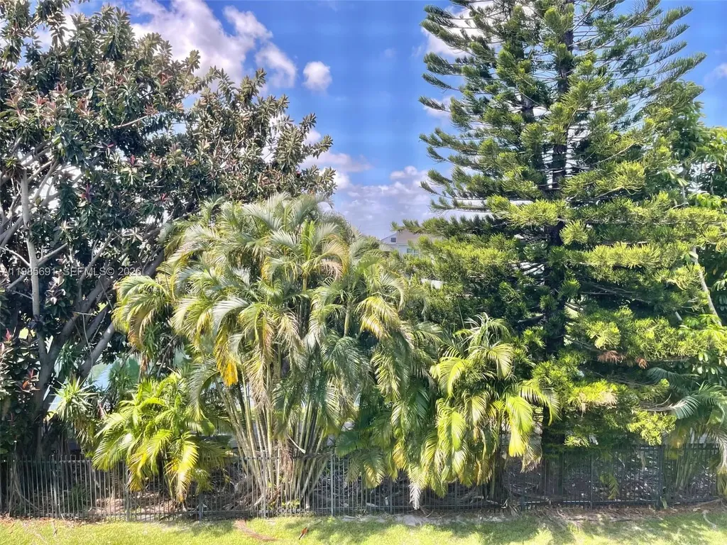 1000 Hillcrest Court Hollywood FL 33021