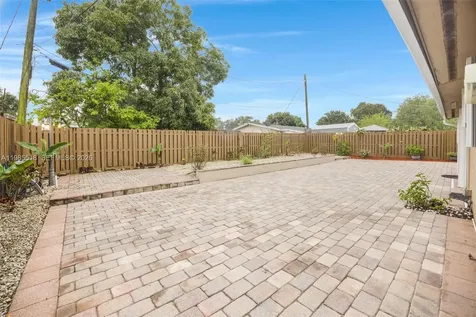 6450 Mckinley Street Hollywood FL 33024