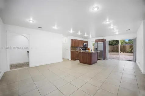 6450 Mckinley Street Hollywood FL 33024