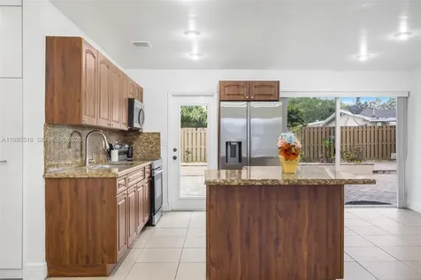 6450 Mckinley Street Hollywood FL 33024