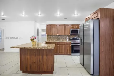 6450 Mckinley Street Hollywood FL 33024