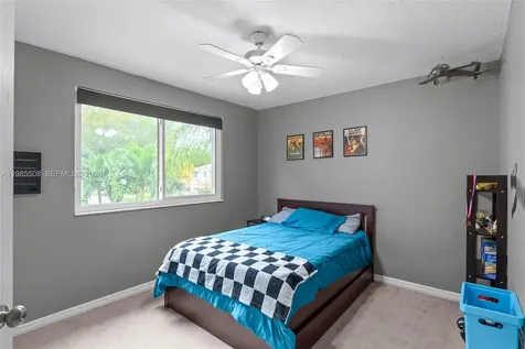 2590 N Rampart Way N Cooper City FL 33026