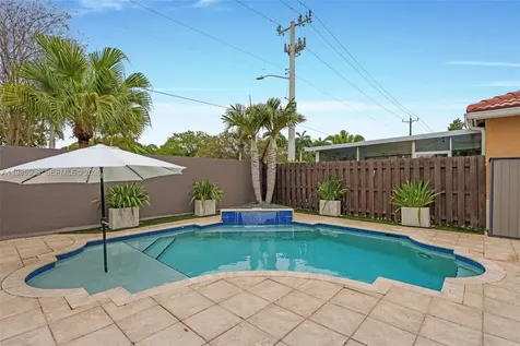 2590 N Rampart Way N Cooper City FL 33026