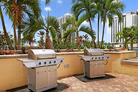 110 N Federal Highway Fort Lauderdale FL 33301