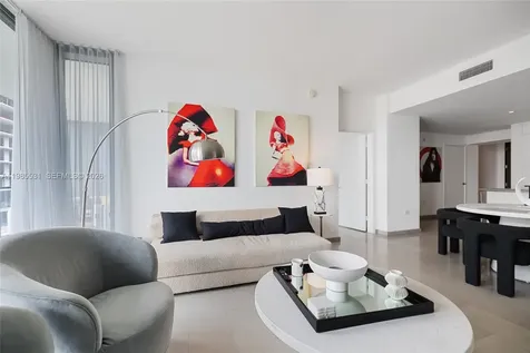 88 SW 7th Street Miami FL 33130