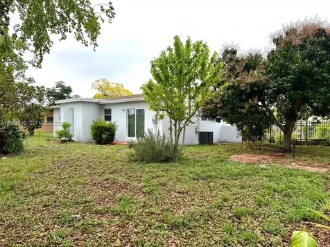 2251 NW 180th Terrace Miami Gardens FL 33056