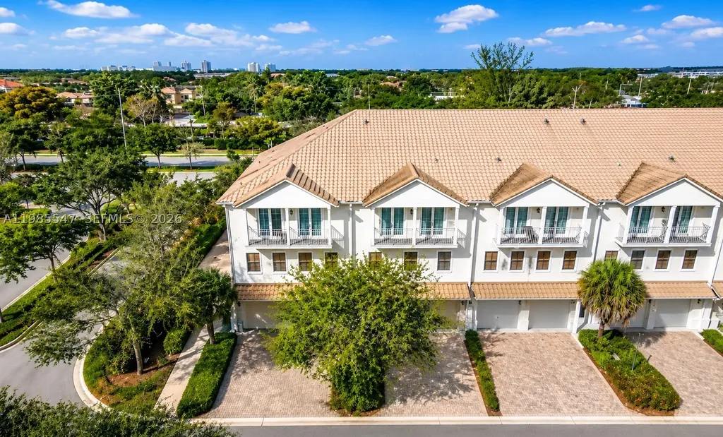 6841 N Lakeside Circle N Davie FL 33314