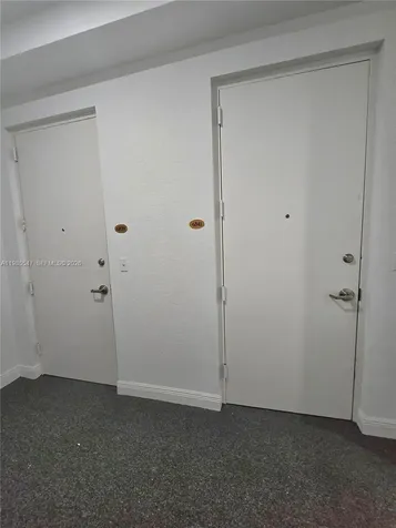 6841 N Lakeside Circle N Davie FL 33314