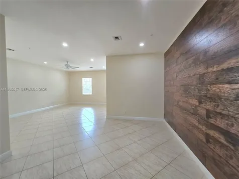 6841 N Lakeside Circle N Davie FL 33314