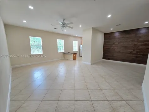 6841 N Lakeside Circle N Davie FL 33314