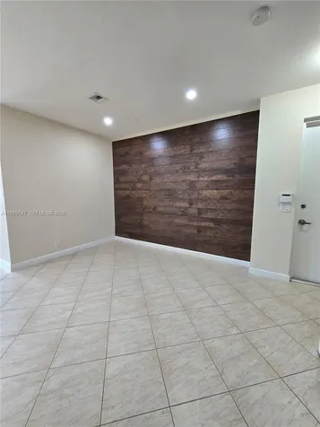 6841 N Lakeside Circle N Davie FL 33314