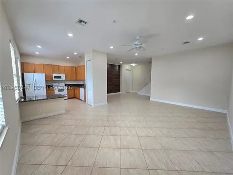 6841 N Lakeside Circle N Davie FL 33314