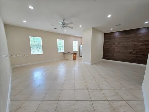 6841 N Lakeside Circle N Davie FL 33314