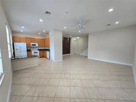 6841 N Lakeside Circle N Davie FL 33314